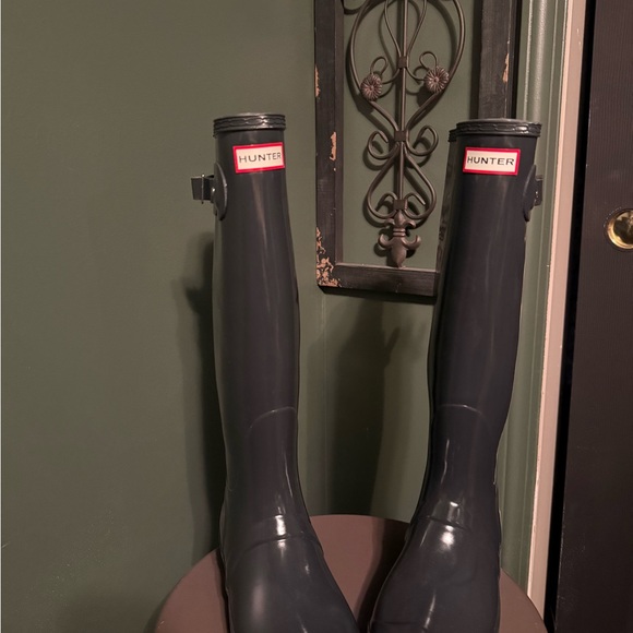 Hunter Women's Deep Grey Rain Boots - Picture 3 of 12